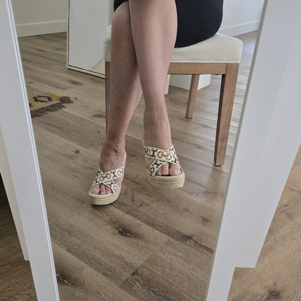 Gucci Women's White and Brown Platform Sandals - Picture 11 of 12